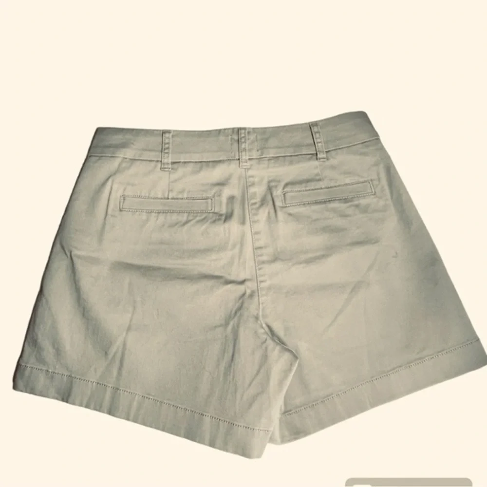 J. Crew Beige Women’s Short Sz‎ 2